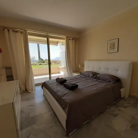 Le Renoir Apartment